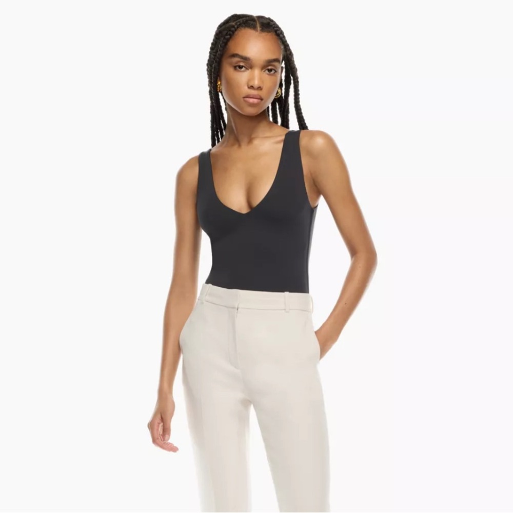 Babaton Contour V-Neck Bodysuit